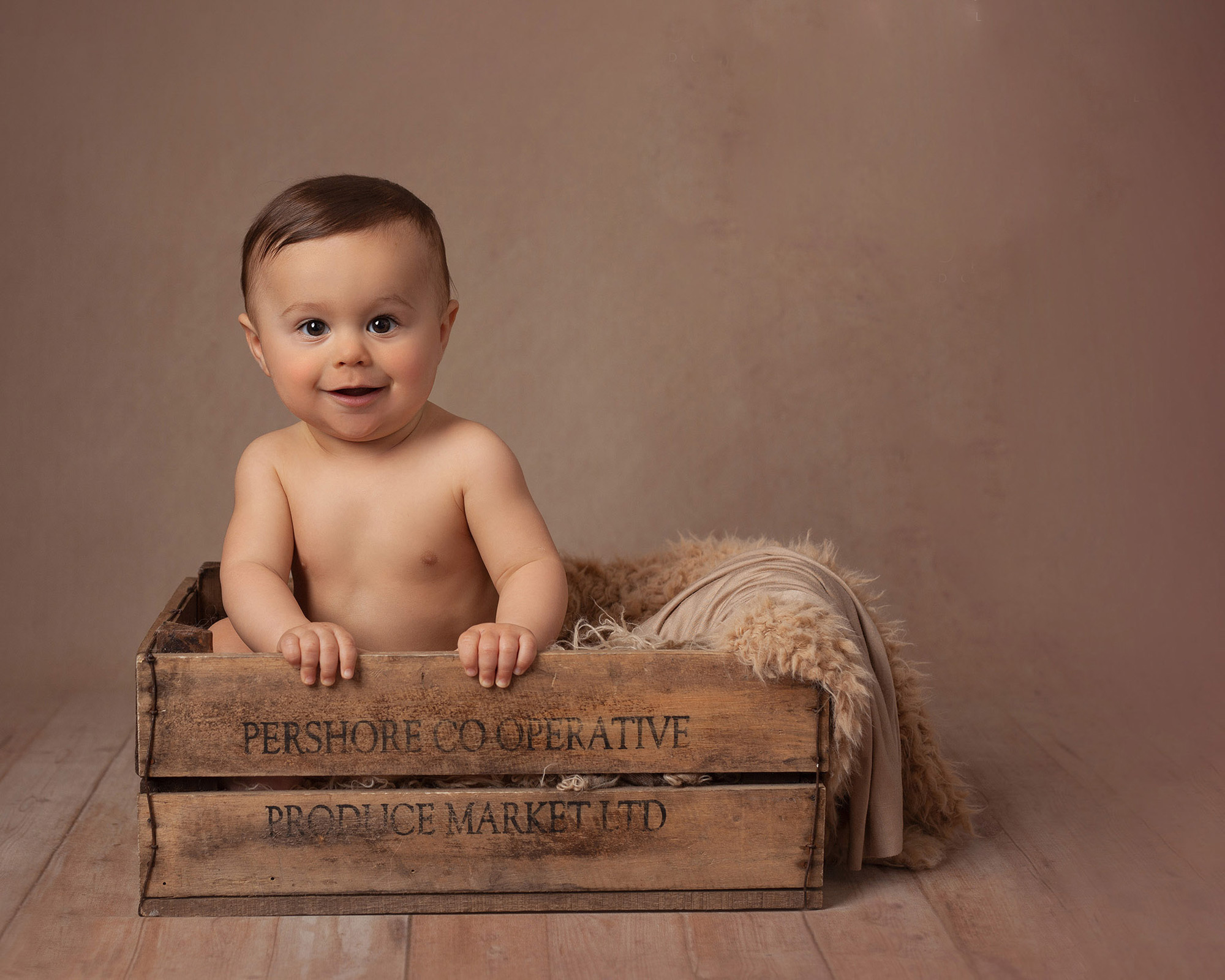 baby sitting unaided at 6 months of age by BABY & FAMILY PHOTOGRAPHER IN SURREY